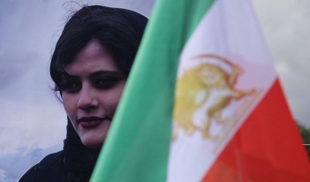 إيران: عائلة الشابة مهسا أميني تقدّم شكوى ضد 