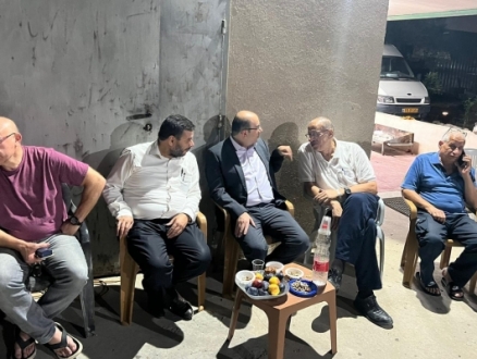 اللد: أبو شحادة ووفد من التجمع في زيارة تضامنية للشيخ يوسف الباز