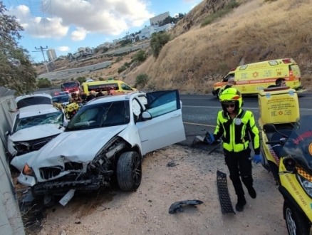 النقب: 5 إصابات إحداها خطيرة في حادث طرق