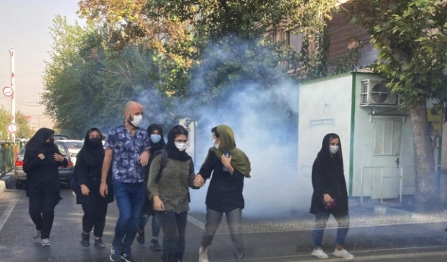 إيران تتهم إسرائيل وأميركا بالتخطيط والوقوف وراء الاحتجاجات