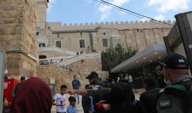 الاحتلال يغلق الحرم الإبراهيمي في الخليل حتى الأربعاء
