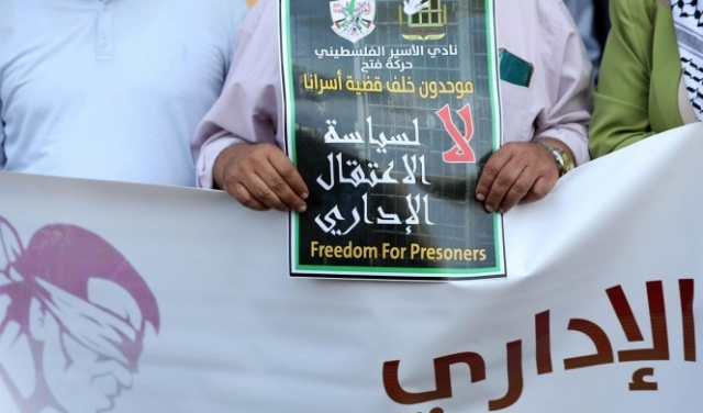 لليوم العاشر: 30 معتقلا إداريا يواصلون الإضراب عن الطعام