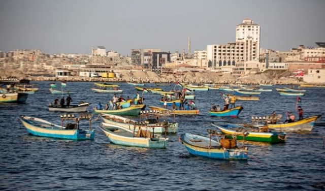 الاحتلال يستهدف المزارعين والصيادين بغزة