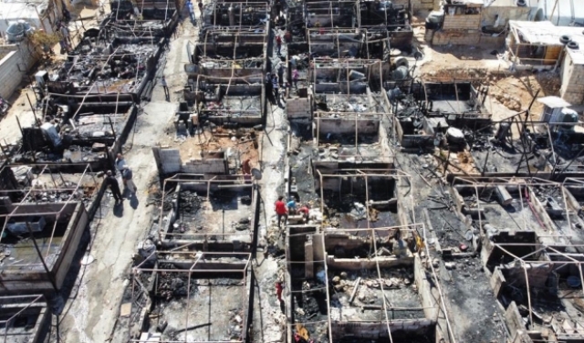 لبنان: حريق بمخيم لاجئين يشرّد مئة عائلة سوريّة 