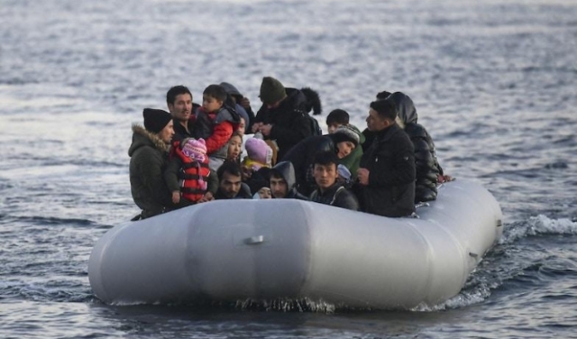 مصرع 15 شخصا بغرق قارب لمهاجرين قبالة سواحل اليونان