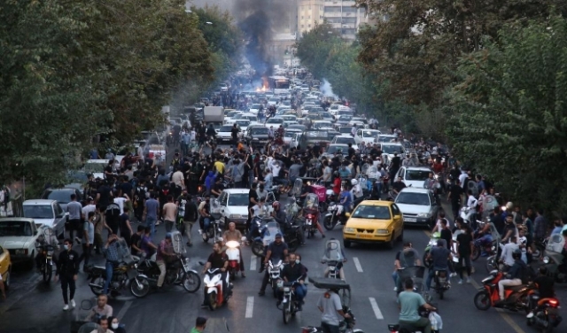 واشنطن تفرض عقوبات على مسؤولين إيرانيين بسبب 