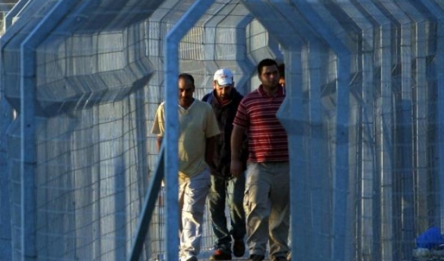 الشرطة الإسرائيلية تلاحق العمال الفلسطينيين بالبلدات العربية