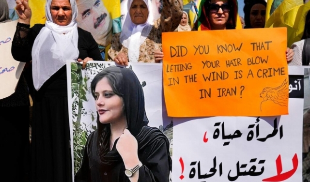 إيران تبحث سبل تطويق الاحتجاجات وتتخذ إجراءات بحق المشاهير