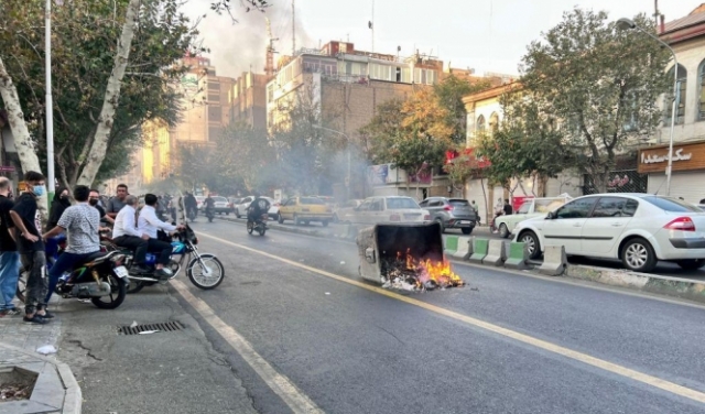 إيران: تجدد المظاهرات وسط هتافات مناهضة للحكومة