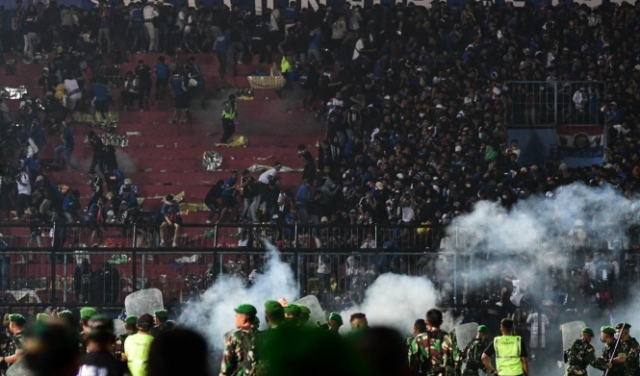 إندونيسيا تقرر هدم الملعب حيث وقعت الكارثة وقُتل 130 شخصا