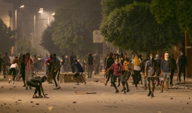 احتجاجات ومواجهات في تونس لليوم السادس 
