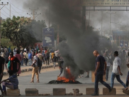 السودان: الآلاف يتظاهرون ضد الانقلاب والمطالبة بحكم مدني