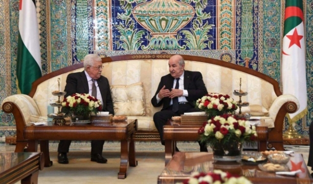 عباس يشيد بجهود الرئيس الجزائري لتحقيق المصالحة الفلسطينية
