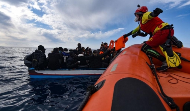 مصرع 5 فلسطينيين بغرق قارب قبالة سواحل تونس