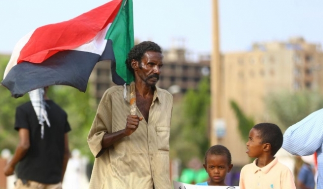 13 دولة والآلية الثلاثية تدعو إلى حكومة مدنية في السودان