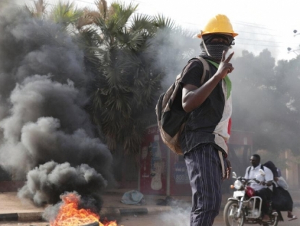 السودان: قطع الإنترنت على وقع تظاهرات في الذكرى الأولى للانقلاب