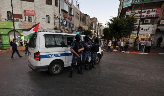 رام الله: اعتقال 8 شبان يشتبه باعتدائهم على مركبات الشرطة