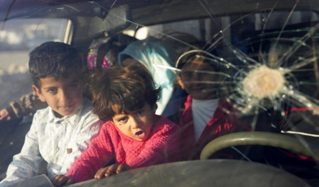 سورية تشهد عنفا حادا ولبنان يرحل اللاجئين السوريين