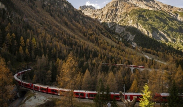 سويسرا تسجل رقما قياسيا لأطول قطار ركاب بالعالم