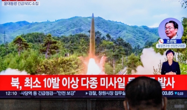 كوريا الشمالية تطلق 4 صواريخ بالستية قصيرة المدى باتجاه البحر