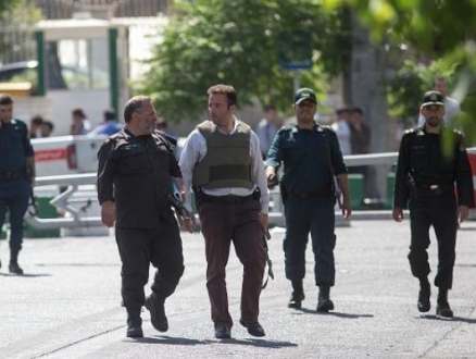 مقتل أربعة أفراد من الشرطة بإطلاق نار بإيران