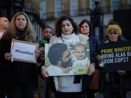مصر: عائلة الناشط علاء عبد الفتاح تطلب عفوا رئاسيا عنه
