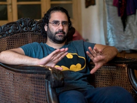 مصر: السجين السياسي علاء عبد الفتاح بحالة جيدة ويعود لشرب السوائل