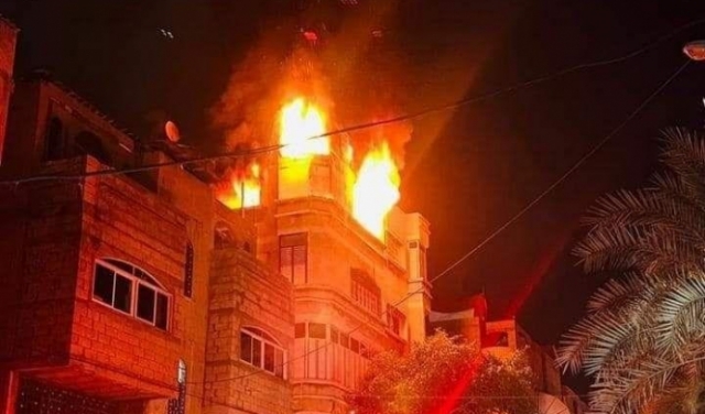 مصرع 21 شخصا بينهم أطفال في حريق ببناية سكنية في غزة