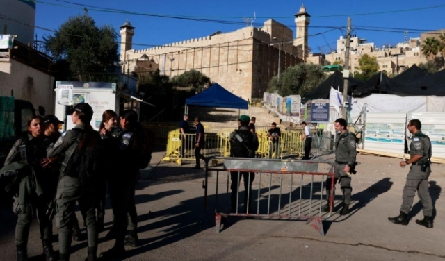 الخليل: الاحتلال يغلق الحرم الإبراهيمي وسط اقتحامات المستوطنين