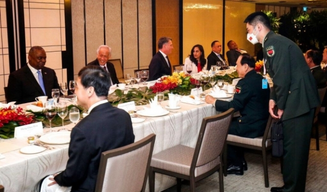 وزير الدفاع الأميركي يلتقي نظيره الصيني لخفض التوترات    