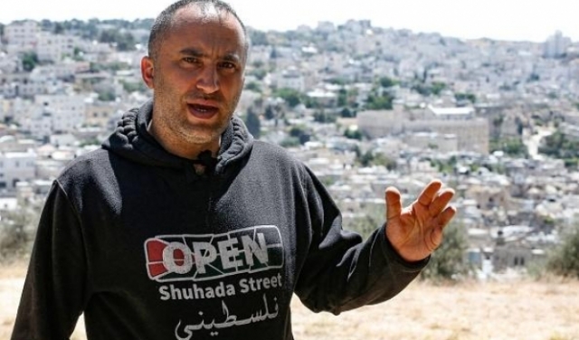 الاحتلال يبعد فلسطينيا صوّر اعتداء جنود على ناشطين إسرائيليين