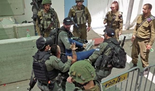 عقوبة مخففة على أفراد شرطة إسرائيليين عذبوا وسرقوا عمالا فلسطينيين