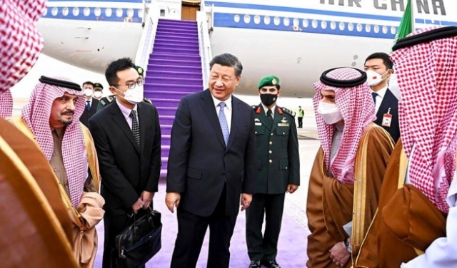 الرئيس الصينيّ في السعوديّة... واشنطن تحذّر من تصاعُد نفوذ بكين بالشرق الأوسط