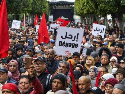 تونس: تظاهرة مطالبة بتنحي سعيّد قبل أسبوع من الانتخابات التشريعية
