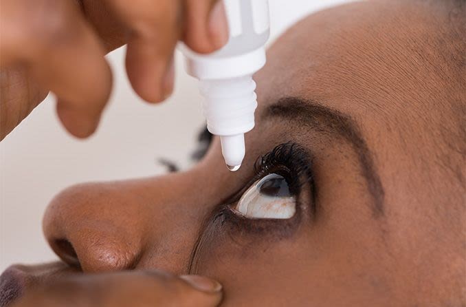 القطرات المبيضة للعين قد تسبب احمرارها 