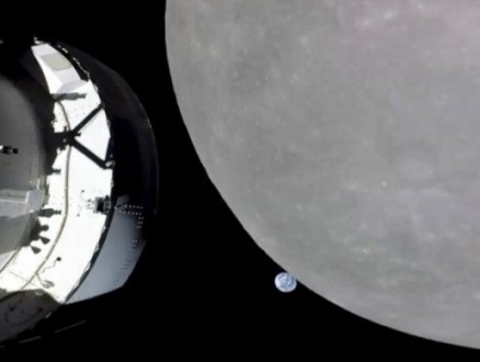 مركبة "أوريون" تعود إلى الأرض بعد رحلة حول القمر