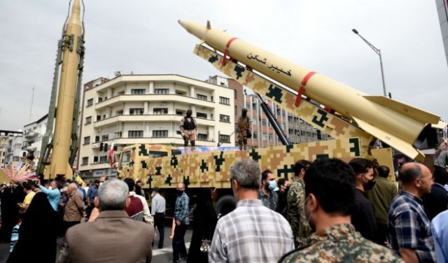 تقرير: طهران تعتزم الحدّ من مدى الصواريخ التي تزوّد روسيا بها