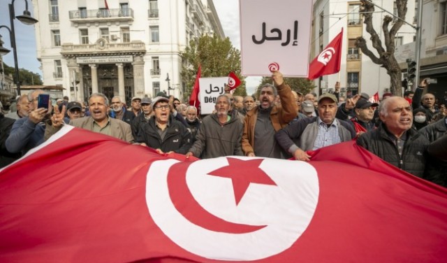 تونس: انتخاب برلمان خالٍ من الصلاحيات.. 