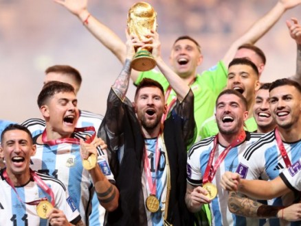 "نهائي مجنون": الأرجنتين تتوّج ببطولة كأس العالم وتنتزعها من فرنسا
