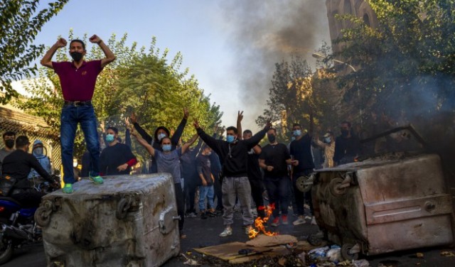 بسبب دعم الاحتجاجات: إيران ترفض لقاء مسؤولين سعوديين في بغداد