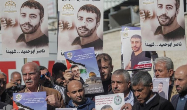 عائلة الشهيد أبو حميد تطالب بتصعيد النضال لاستعادة الجثامين المحتجزة