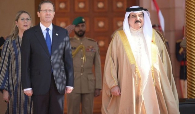 ملك البحرين يتلقى رسالة من الرئيس الإسرائيلي