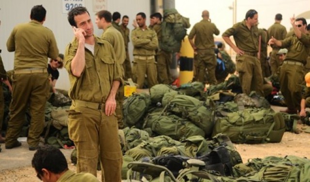 اتصالات ليلية تستدعي آلاف جنود الاحتياط الإسرائيليين إلى 