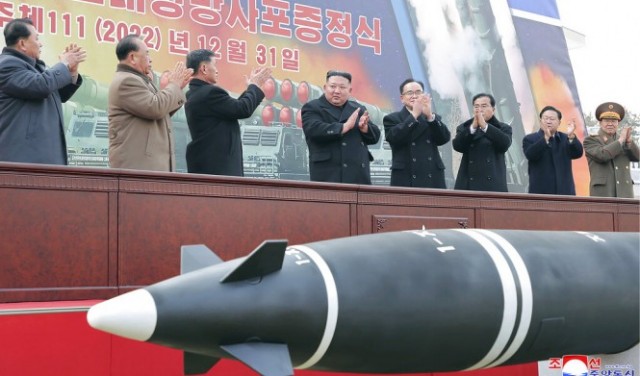 كوريا الشمالية ستطور صواريخ لتنفيذ ضربة نووية مضادة