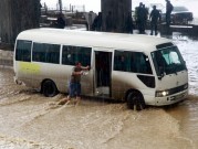 الأردن: إنقاذ 22 شخصا حاصرتهم السيول داخل حافلة