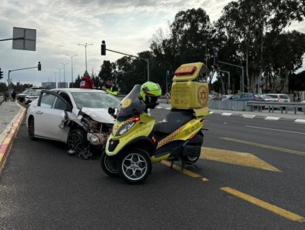 إصابة خطيرة لسائق دراجة نارية في حادث طرق قرب تل أبيب