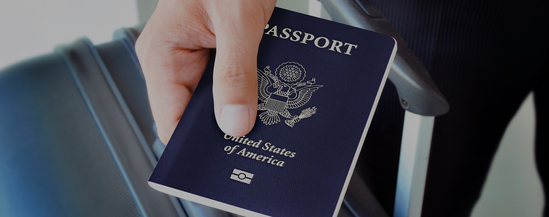 الأزرق لون رائج جداً لجوازات السفر حول العالم
