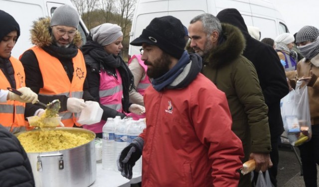 منظمات حقوقية تندد بمحاولات فرنسا ترحيل مهاجرين سوريين
