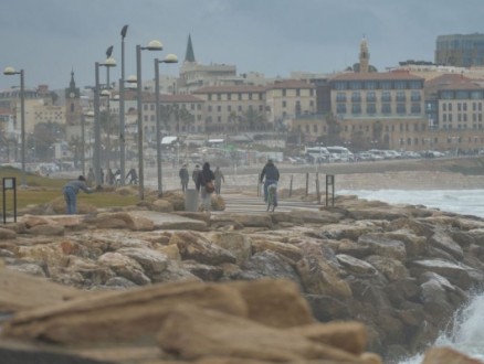 حالة الطقس: جو غائم جزئي مع فرصة لبعض زخات مطرية