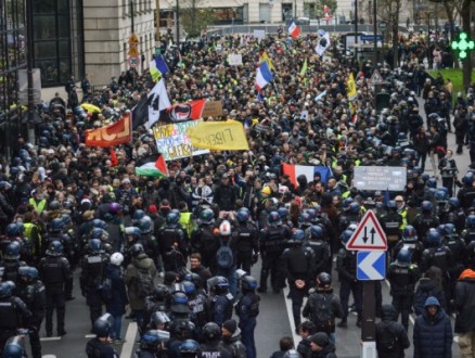 مظاهرات السترات الصفر تعود إلى شوارع باريس